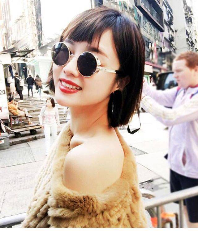 
                      
                        Retro Round Frame Sunglasses
                      
                    